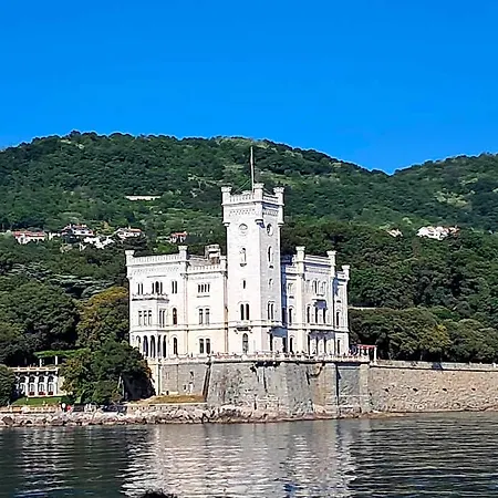 Piazza Grande 아파트호텔 4*